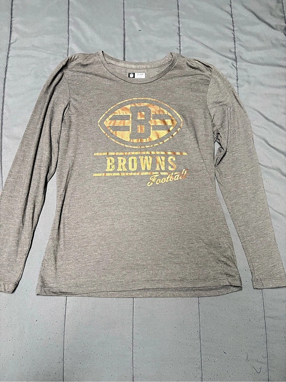 NFL Team Apparel Cleveland Browns Long Sleeve Metallic Foil Graphic T-Shirt Size